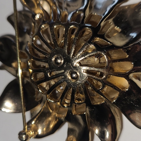 Vintage Signed Trifari Crown Brooch - Picture 5 of 6